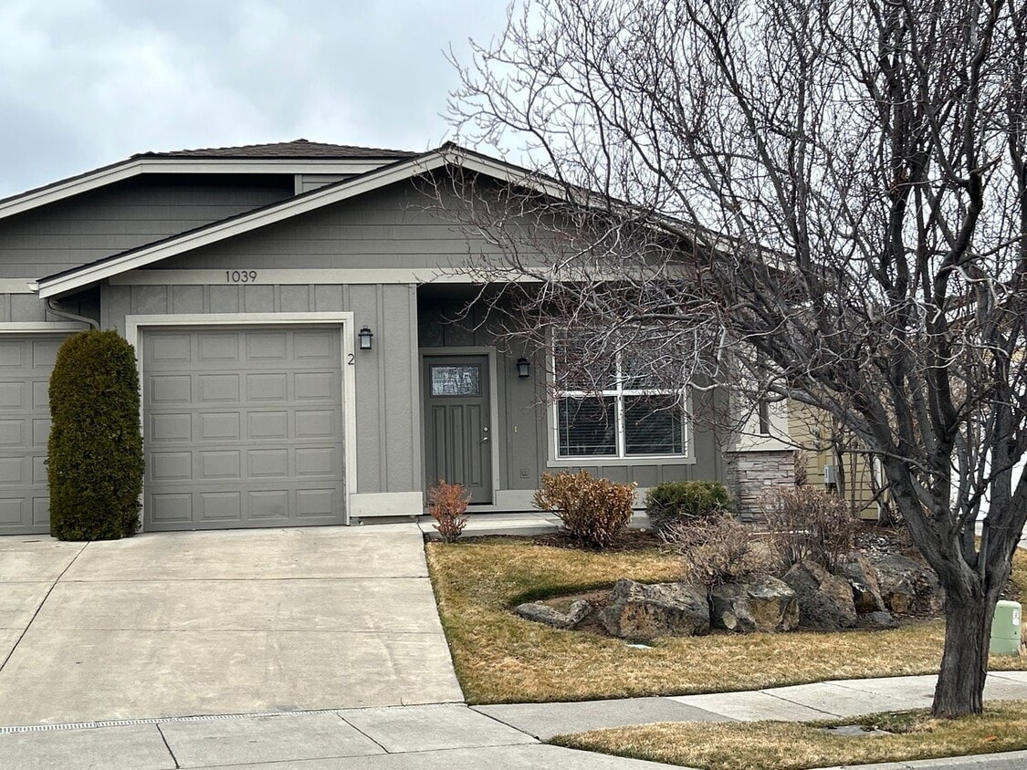 Primary Photo - 1039 NE Watt Way
