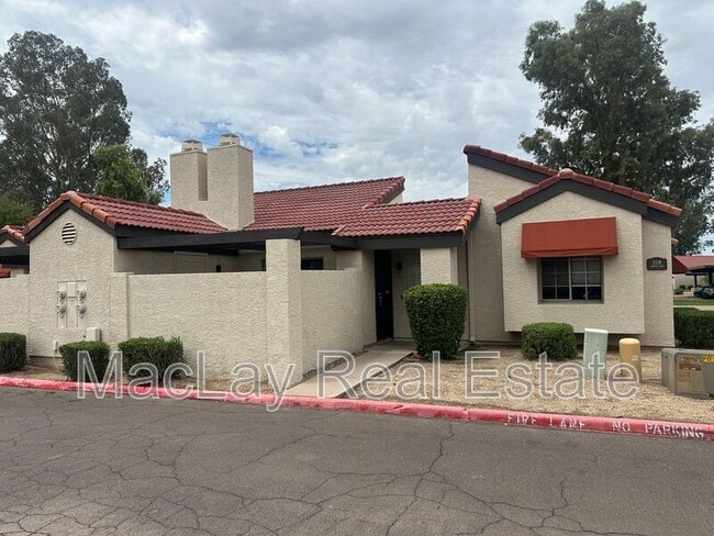 Photo - 2118 E Center Ln Townhome