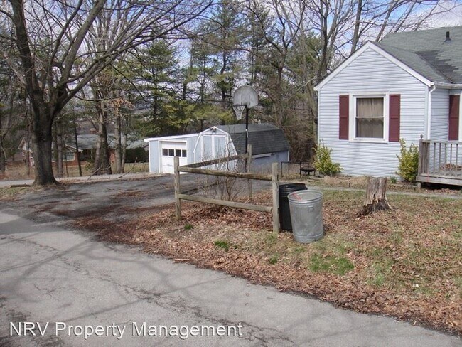 Building Photo - 2 br, 1 bath House - 130 Monroe Street