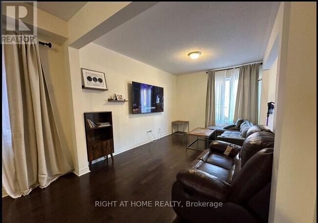 Photo du bâtiment - 609 Bessborough Dr