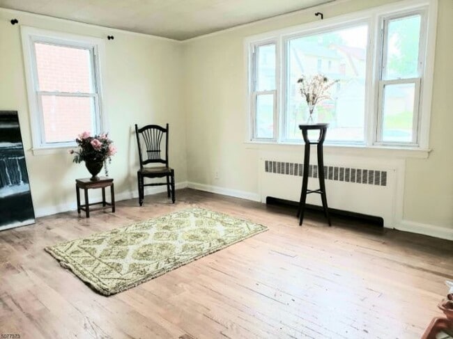 Foto del edificio - 77 Lindsley Pl