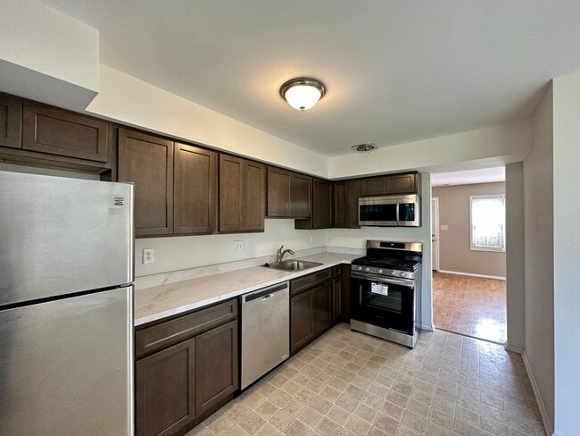 Building Photo - Charming 2Bed/1.5Bath in Millford Mill