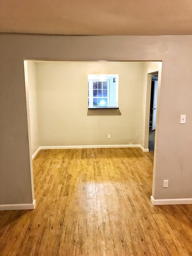 Building Photo - 2 Villanova ct