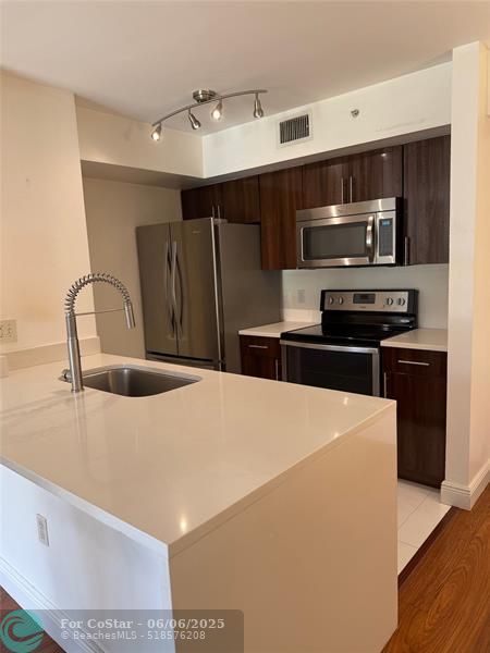 Foto del edificio - 4836 N State Rd 7