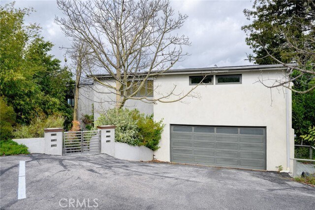 Foto del edificio - 15263 Mulholland Dr