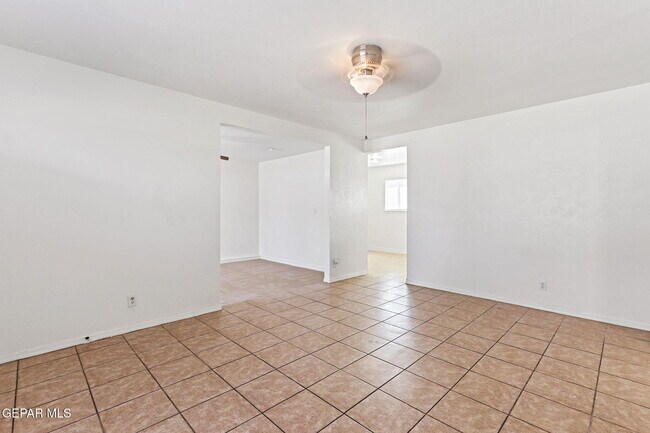 Foto del edificio - 10060 Kellogg St