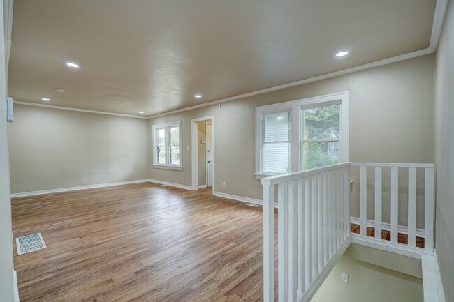 Live Big in OKC | 4 Beds, Fenced Yard & Gu... - Live Big in OKC | 4 Beds, Fenced Yard & Gu... House