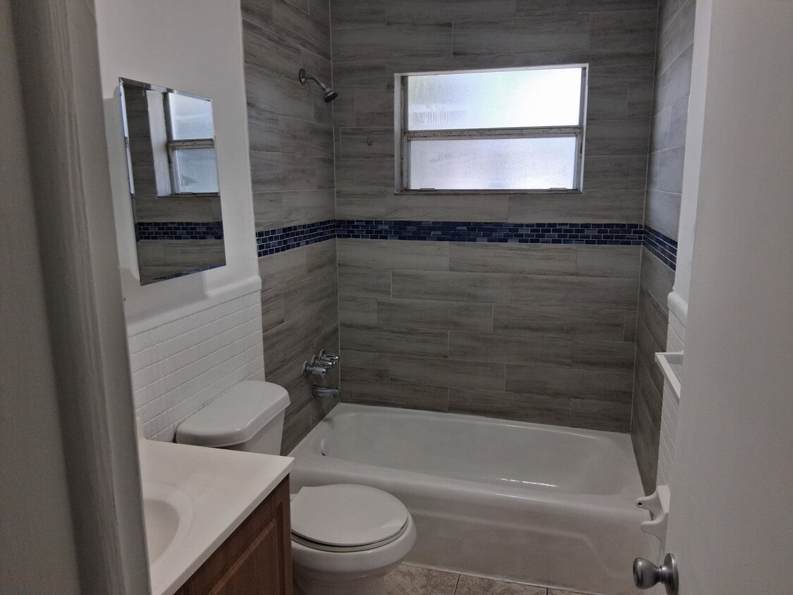 Primary Photo - 4111 SW 24th Ct