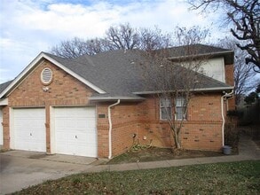 Building Photo - 4611 Oak Club Dr