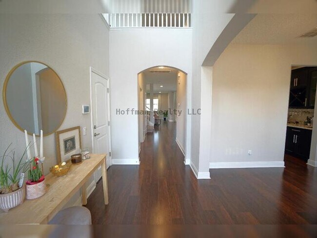 Foto del edificio - Beautiful 5-bed, 5-bath, 2-car garage cul-de-sac home in K-Bar Ranch