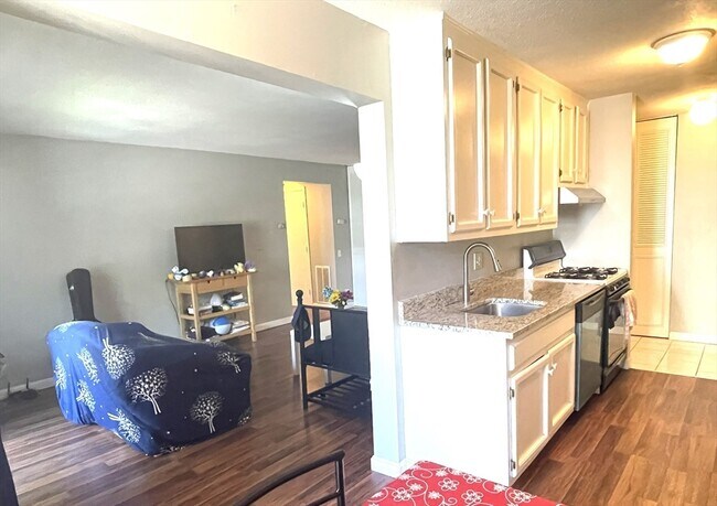 Building Photo - 62 Shrewsbury Green Dr