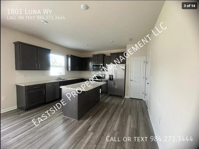 Building Photo - 1801 Luna Wy