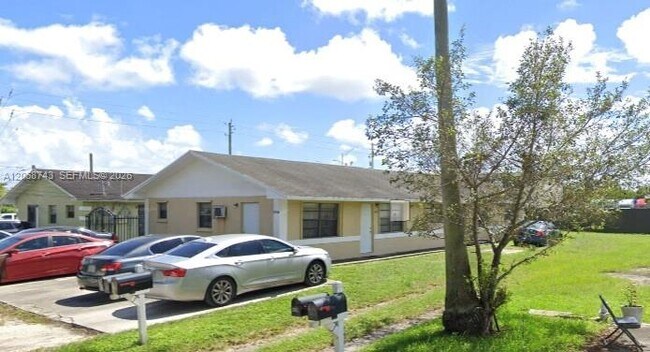 Foto del edificio - 2416 NW 79th Terrace