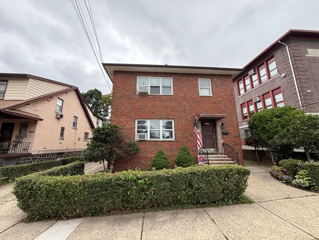 Building Photo - 266 Lawton Ave