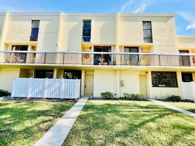 Building Photo - 2810 SW 87th Ave