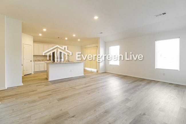 Foto del edificio - 40 10 Point Ln