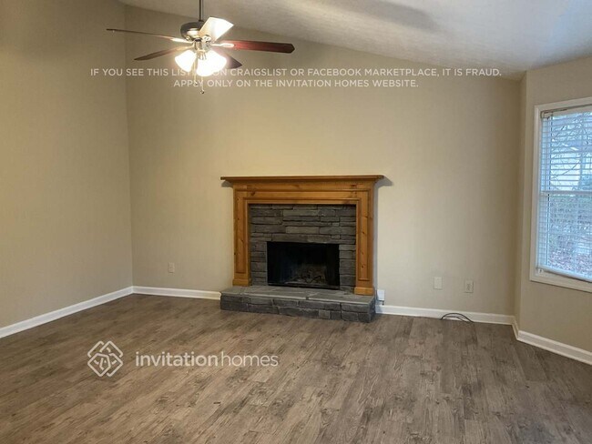 Foto del edificio - 240 Blake Dr