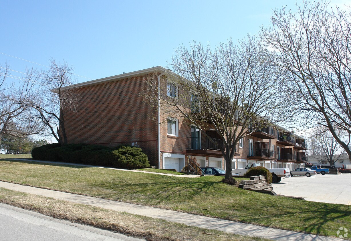 Building Photo - 8254 S 48th Ave