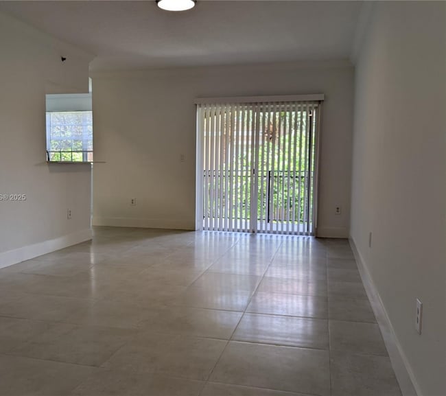 Building Photo - 140 SW 117th Ave