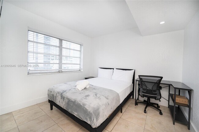 Foto del edificio - 500 NE 26th St