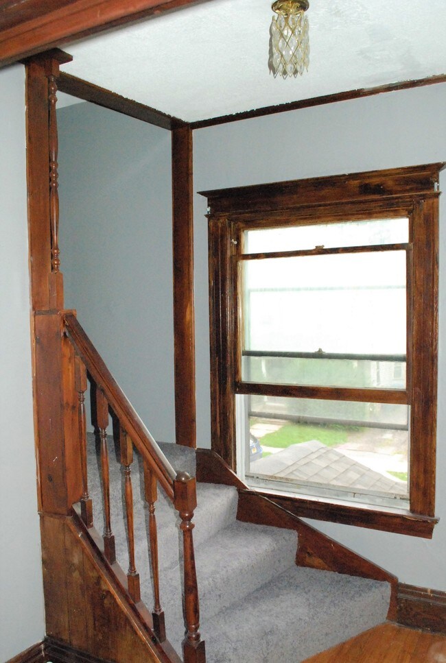 2nd floor entryway - 25 Harper St