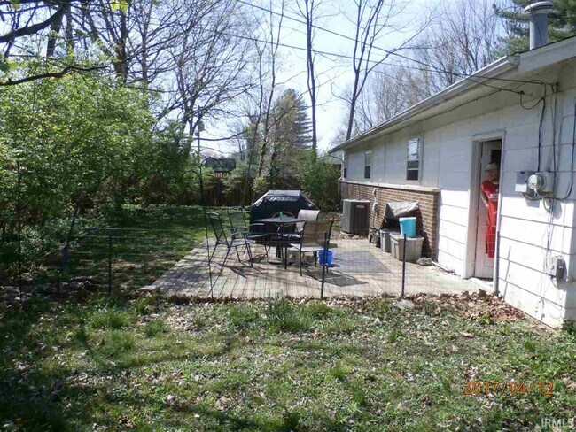 Building Photo - 905 S Eastside Dr