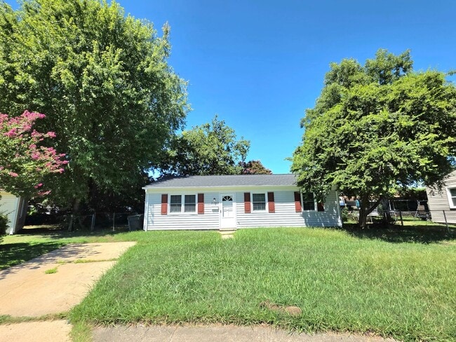Building Photo - Move In Ready 3 Bedroom Ranch!