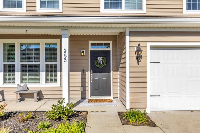 Foto del edificio - Stunning 4 Bed/2.5 Bath home in Creekside