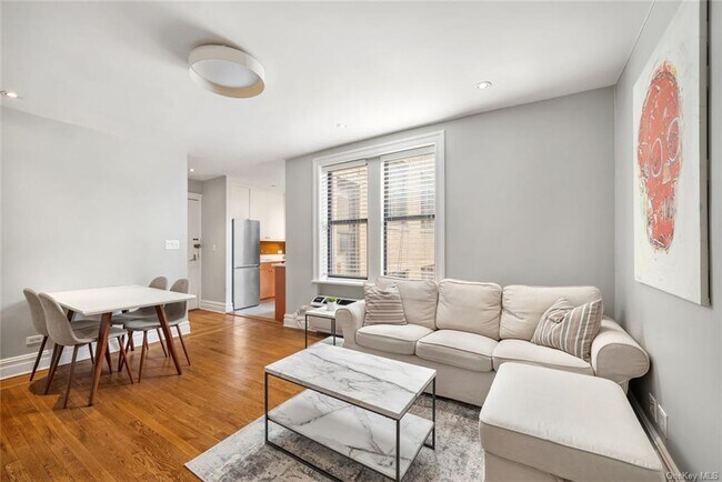 Foto del edificio - 319 W 18th St