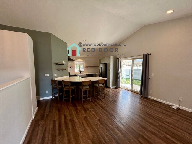 Foto del edificio - Modern 4 Bed, 3 Bath Home – Pet Friendly w...
