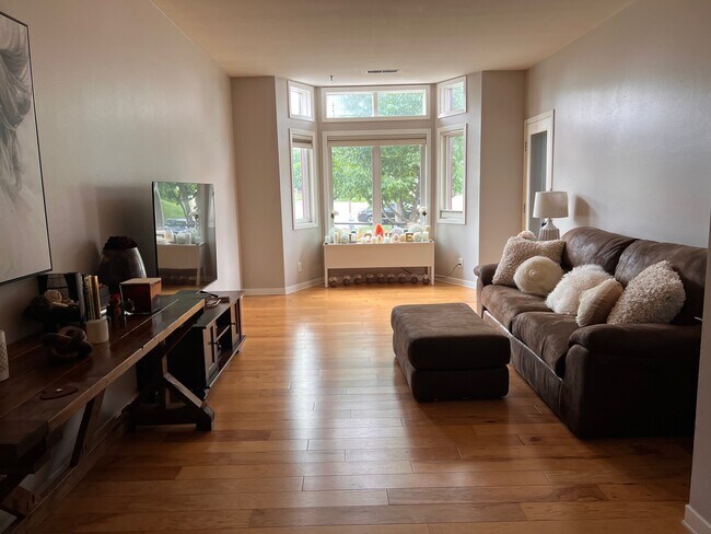 Foto del edificio - 2233 Luann Ln