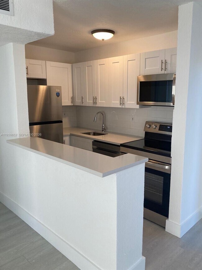 Foto del edificio - 199 E McNab Rd