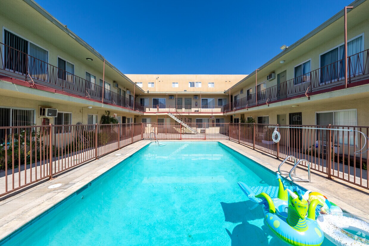 Foto principal - Laurel Village Apartments