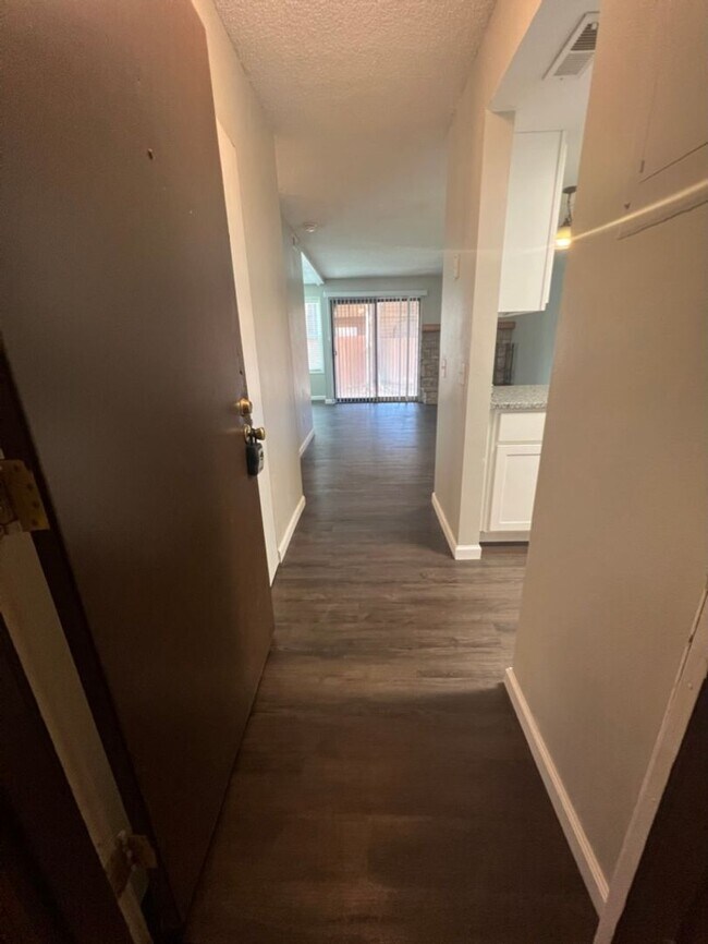 Building Photo - HOLIDAY MOVE IN SPECIAL **NO RENT DUE FOR ...