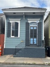 Building Photo - 2307 Chartres St