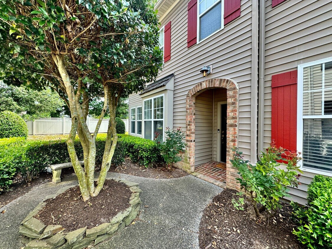 Foto principal - 2-Bedroom Condo Available 09-03-24!! Attac...