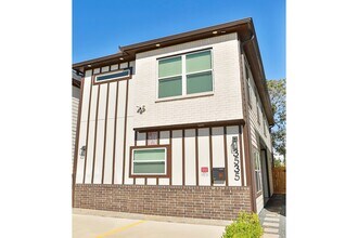 Building Photo - 3535 Mt Pleasant St