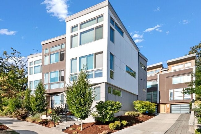 Foto del edificio - Elegant Mt. Baker End Unit Townhome with AIR CONDITIONING