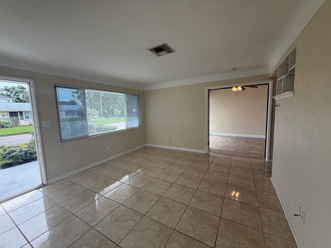 Building Photo - Highly Desired Tyrone home 2/1.5