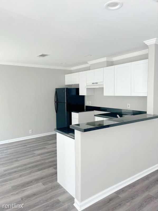 Building Photo - 6810 Covington Dr