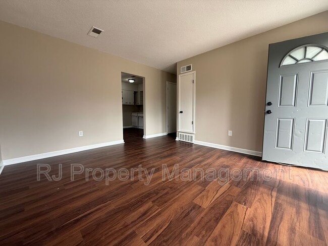 Building Photo - 256 Delta Rd