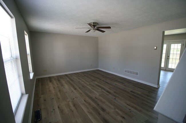 Building Photo - North Point Townhome 250228