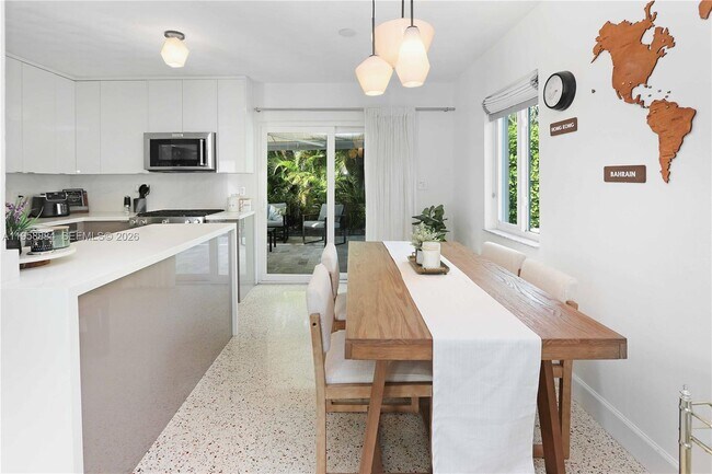 Foto del edificio - 930 N 11th Ct