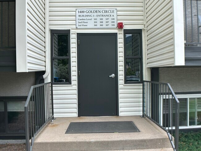 Foto del edificio - 1400 Golden Cir
