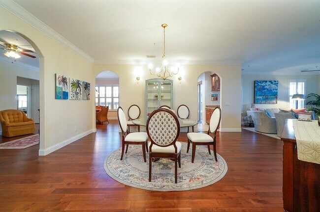 Building Photo - 913 Lotus Vista Dr