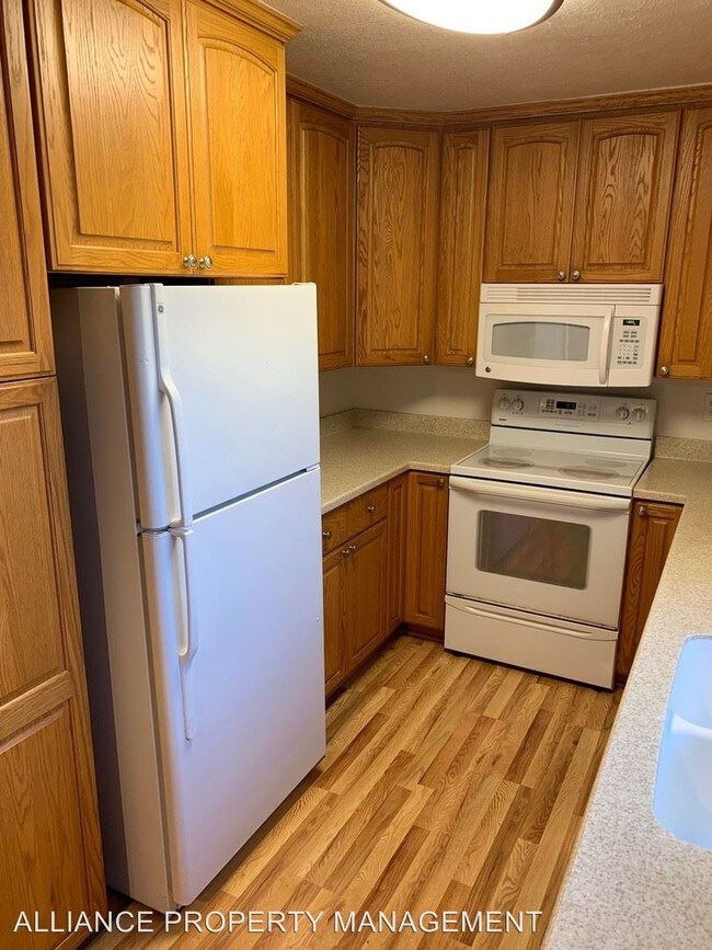 Building Photo - 3 br, 1.5 bath House - 1720 Oldfield Way