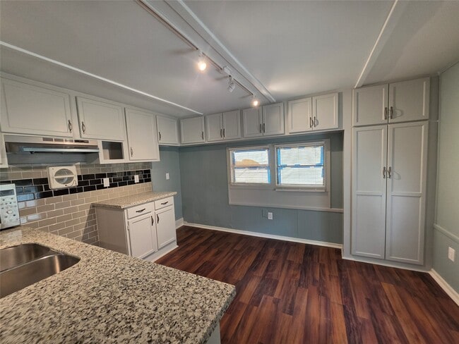Foto del edificio - 6426 W Bend St