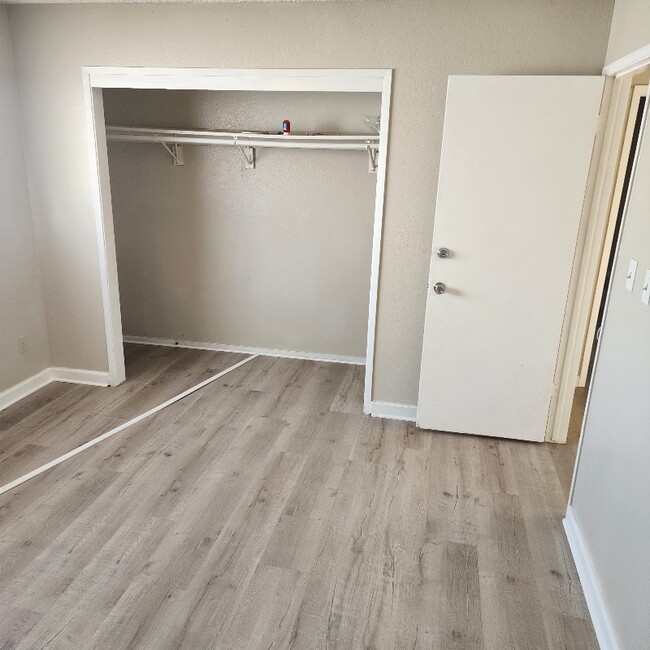 Foto del edificio - 2458 S Backer Ave