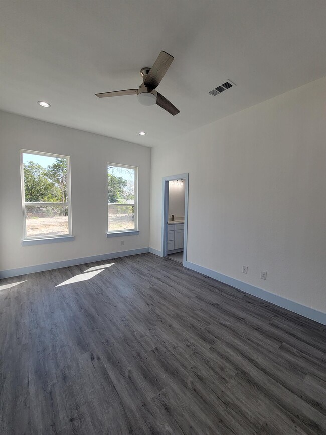Building Photo - 3336 Noor St