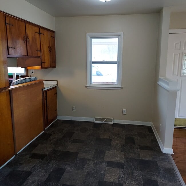 Building Photo - 1303 Bond Ave